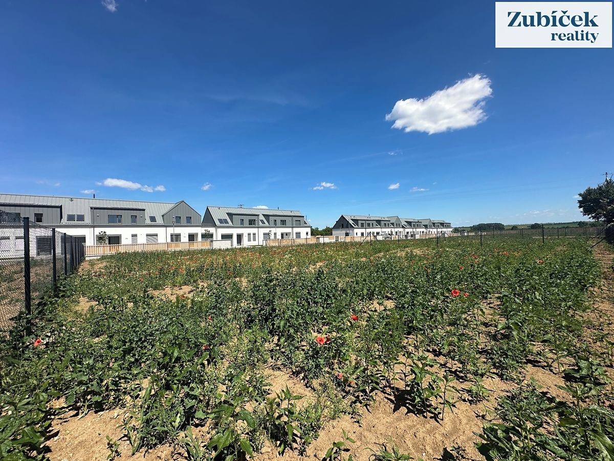 Prodej stavebního pozemku 743 m² – fotografie 2