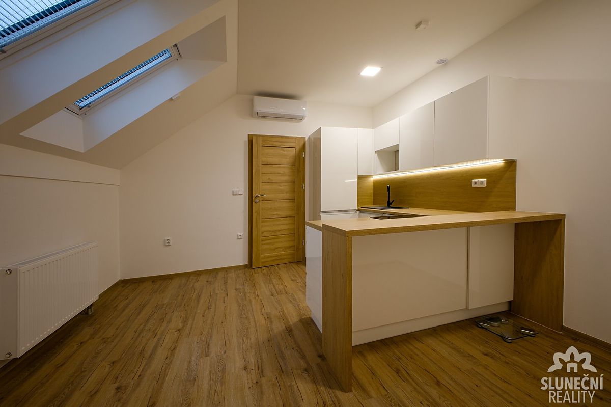 Pronájem bytu 2+kk 44 m² – fotografie 3
