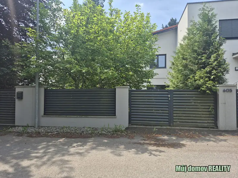 Pronájem rodinného domu 120 m², pozemek 350 m², Praha – náhled fotky 1