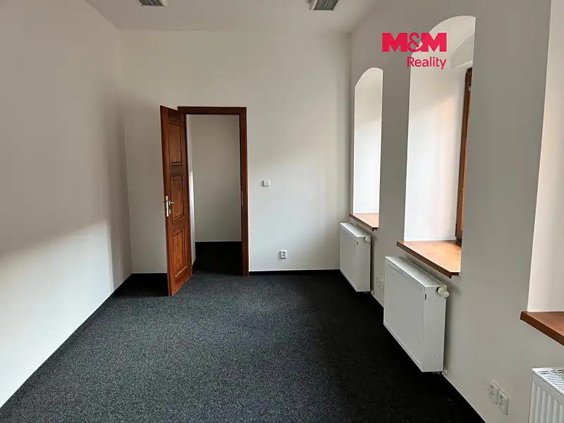 Pronájem kanceláře 40 m², Louny – náhled fotky 1