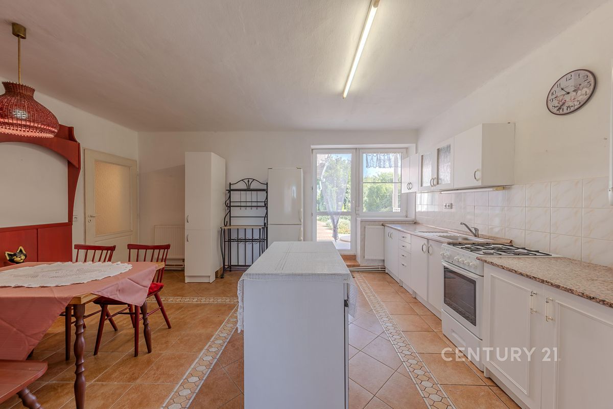Prodej rodinného domu 165 m², pozemek 769 m² – fotografie 3