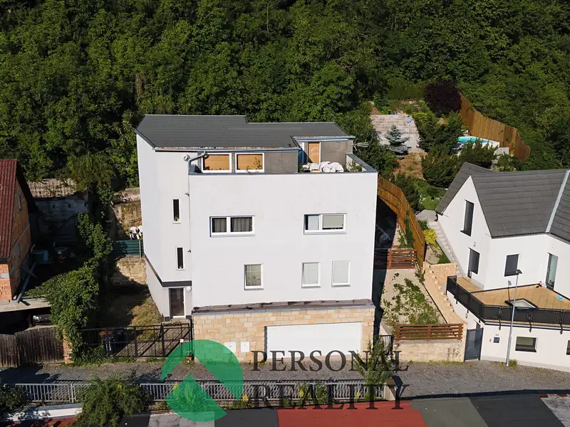 Prodej rodinného domu 306 m², pozemek 343 m², Chrudim – náhled fotky 2