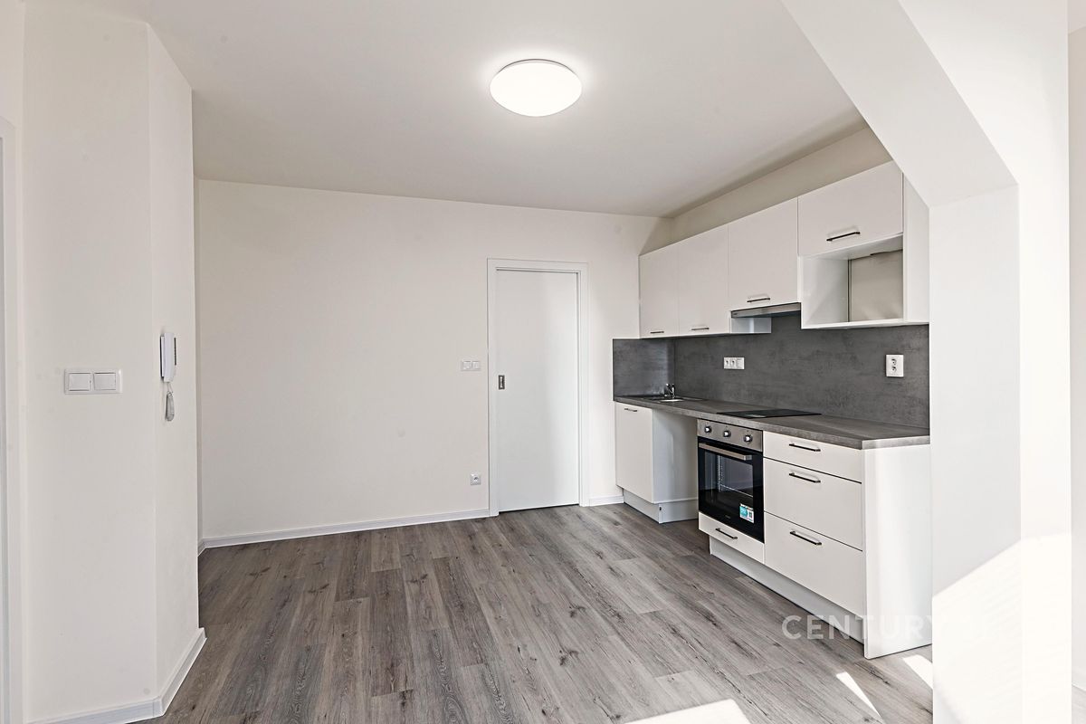 Pronájem bytu 2+kk 34 m² – fotografie 2