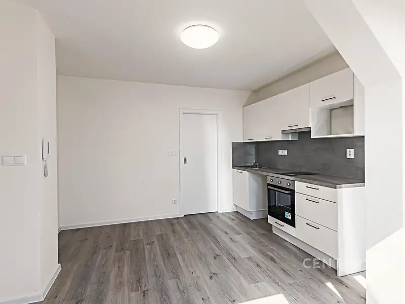 Pronájem bytu 2+kk 34 m², Kladno – náhled fotky 2