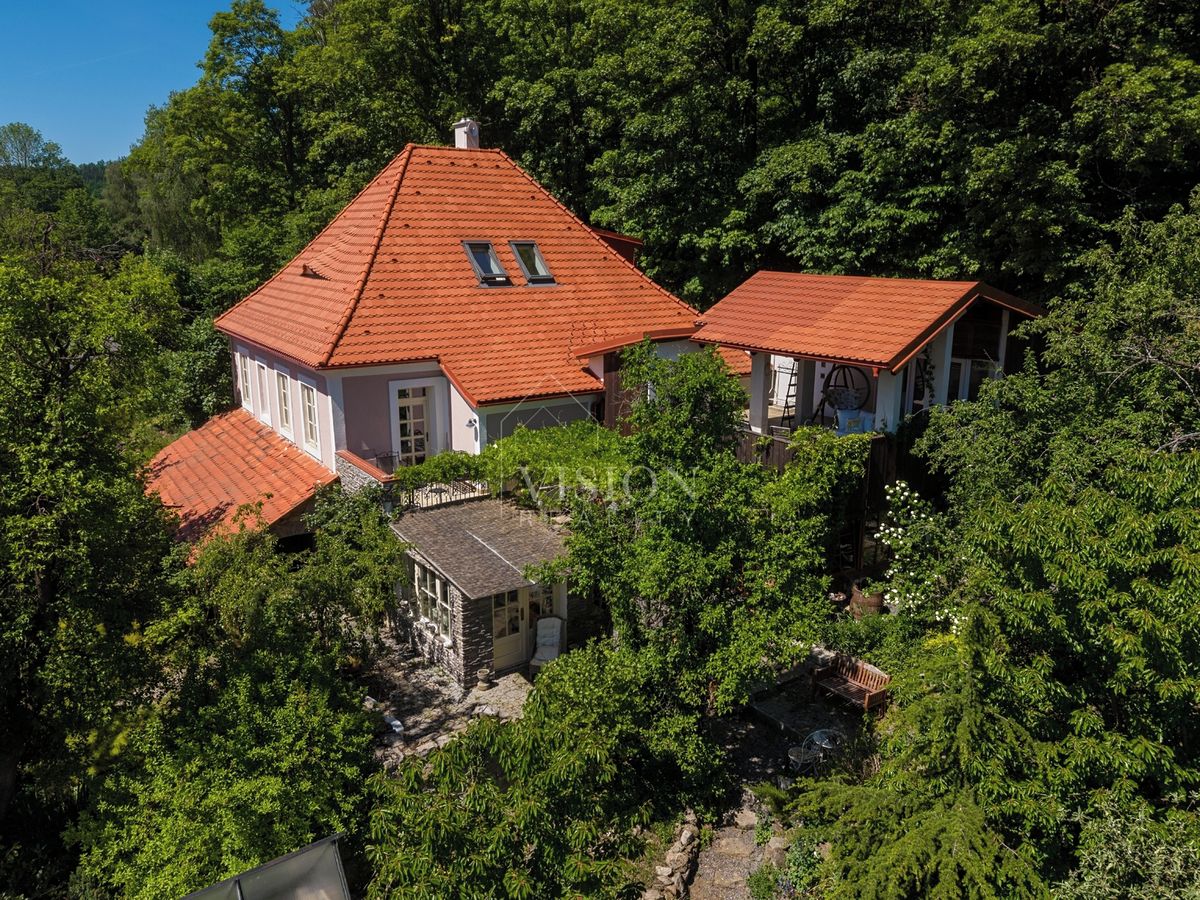Prodej rodinného domu 190 m², pozemek 1831 m²
