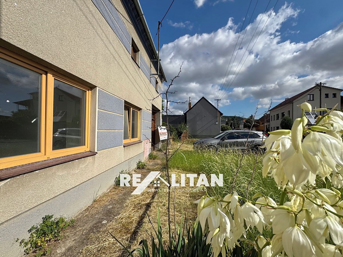 Prodej rodinného domu 250 m², pozemek 1807 m² – fotografie 3
