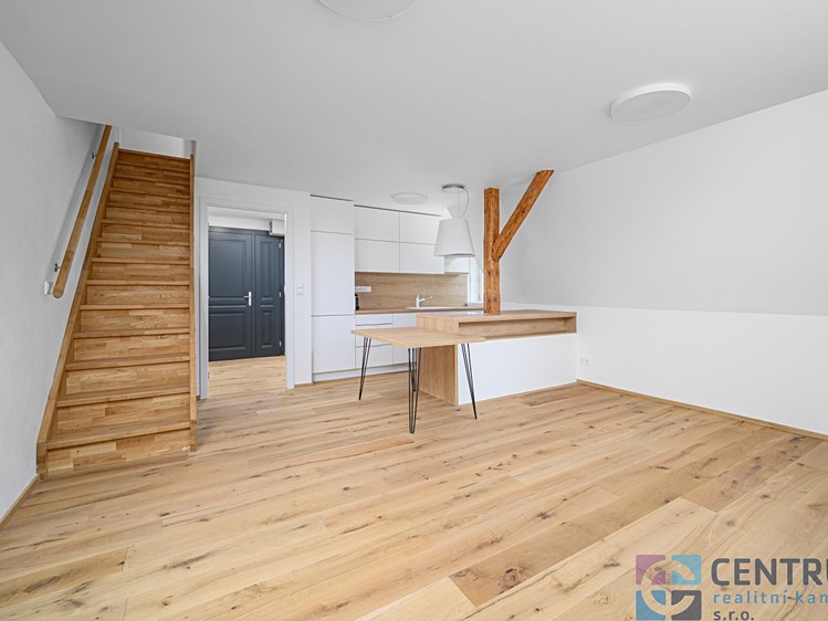 Pronájem bytu 3+kk, 87 m² (3 z 10)