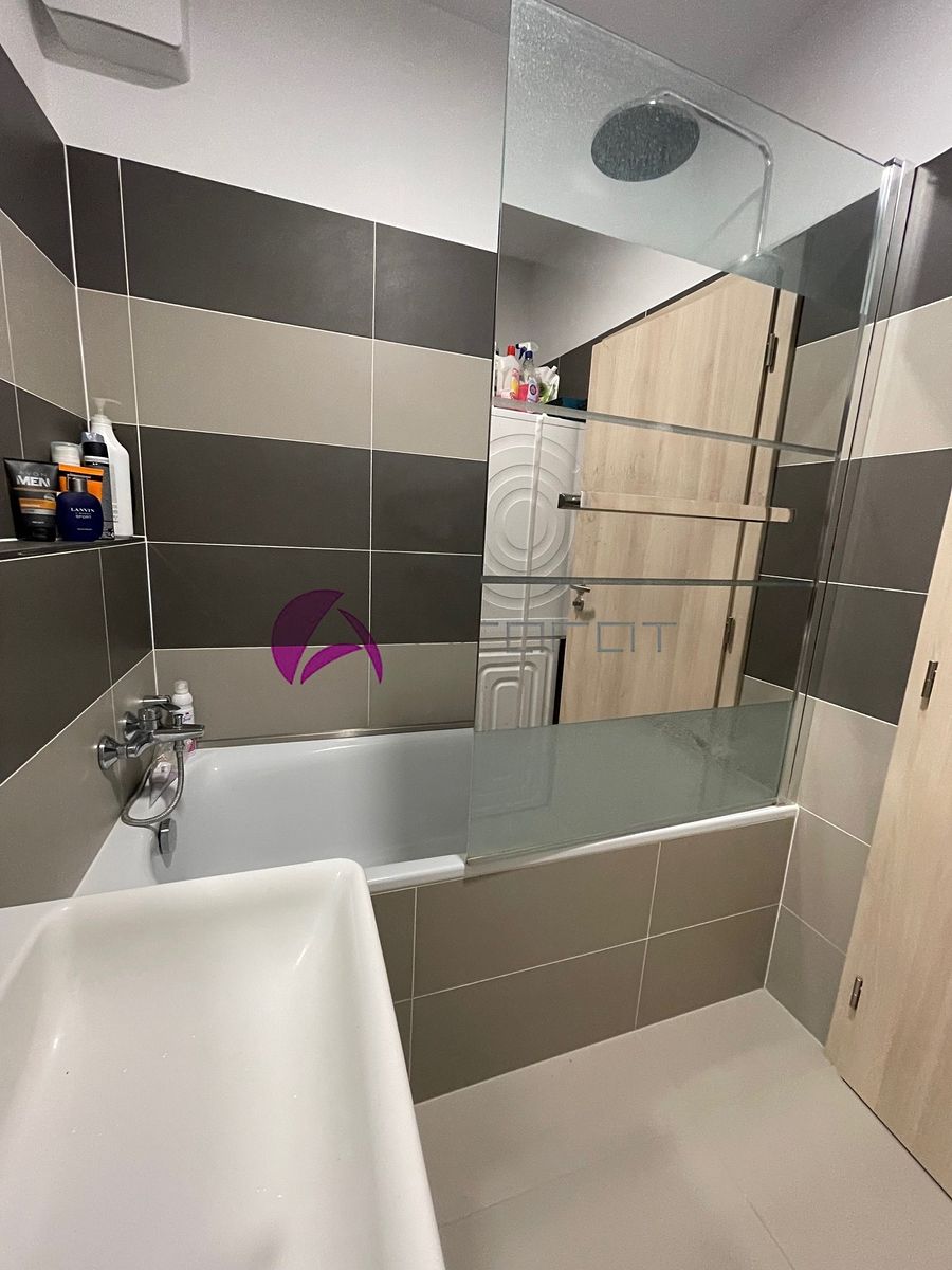 Pronájem bytu 2+kk 62 m² – fotografie 2