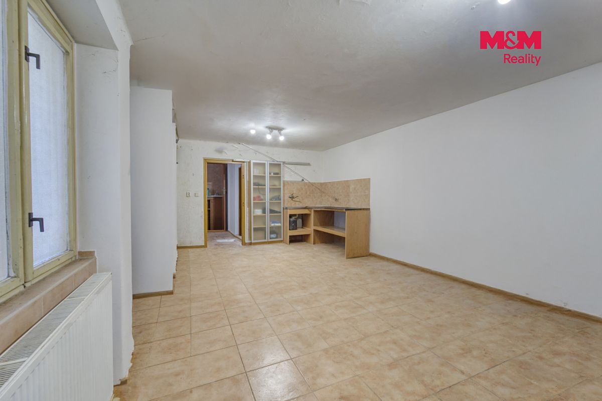 Prodej rodinného domu 230 m², pozemek 945 m² – fotografie 5