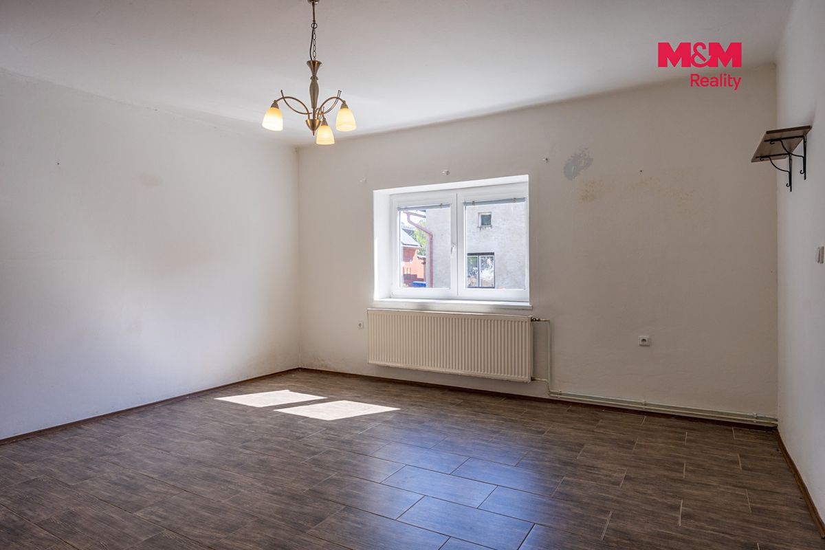 Prodej rodinného domu 215 m², pozemek 812 m² – fotografie 4