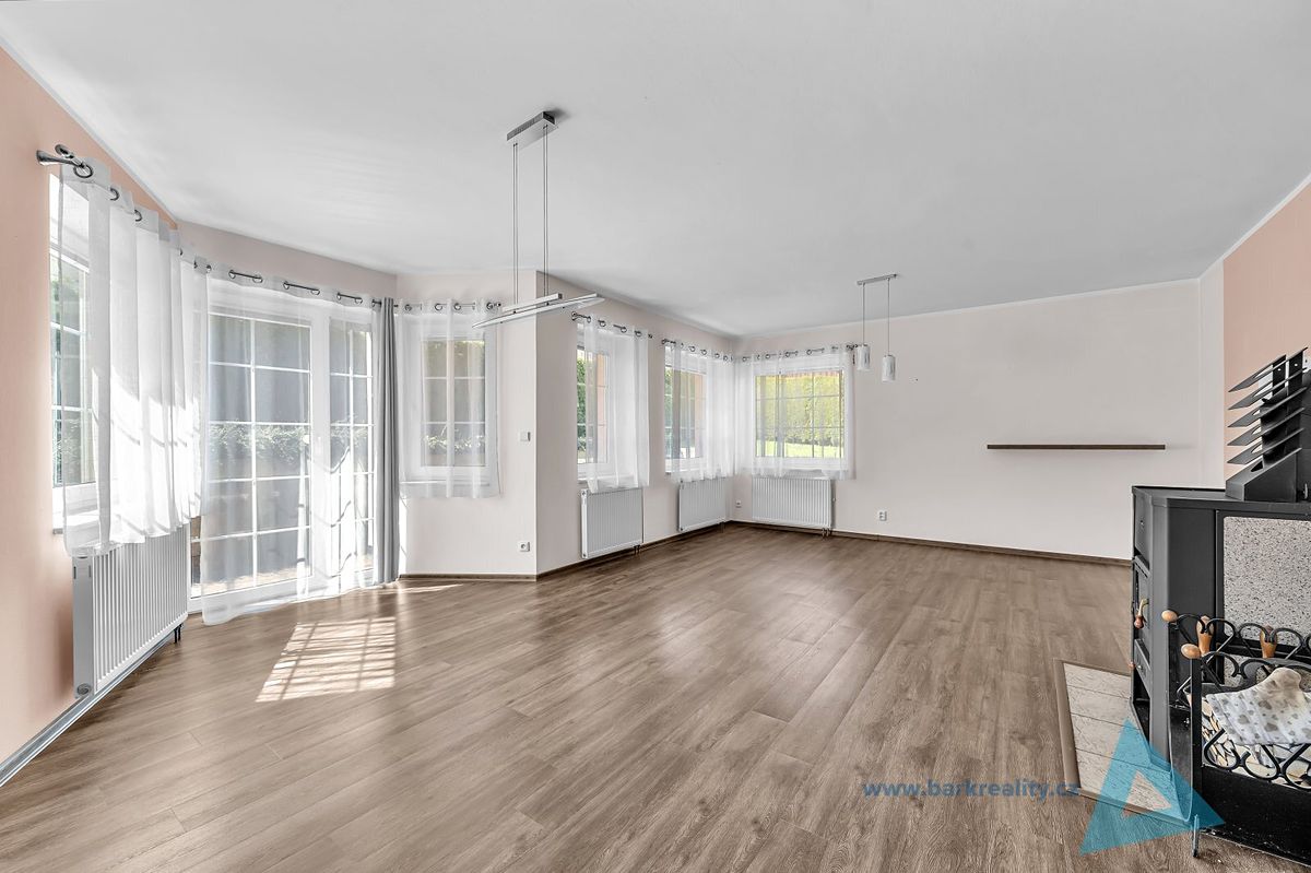 Prodej rodinného domu 180 m², pozemek 628 m² – fotografie 2