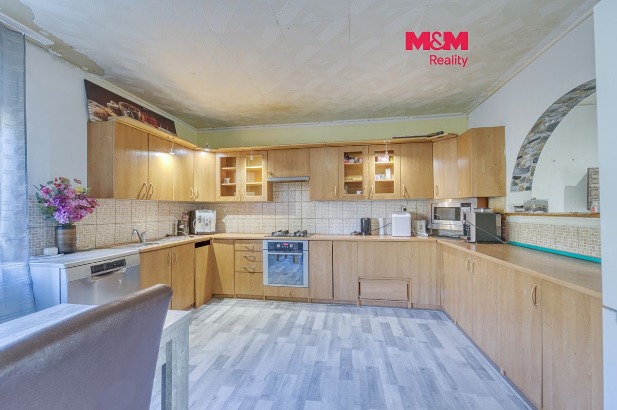 Prodej rodinného domu 340 m², pozemek 1188 m²