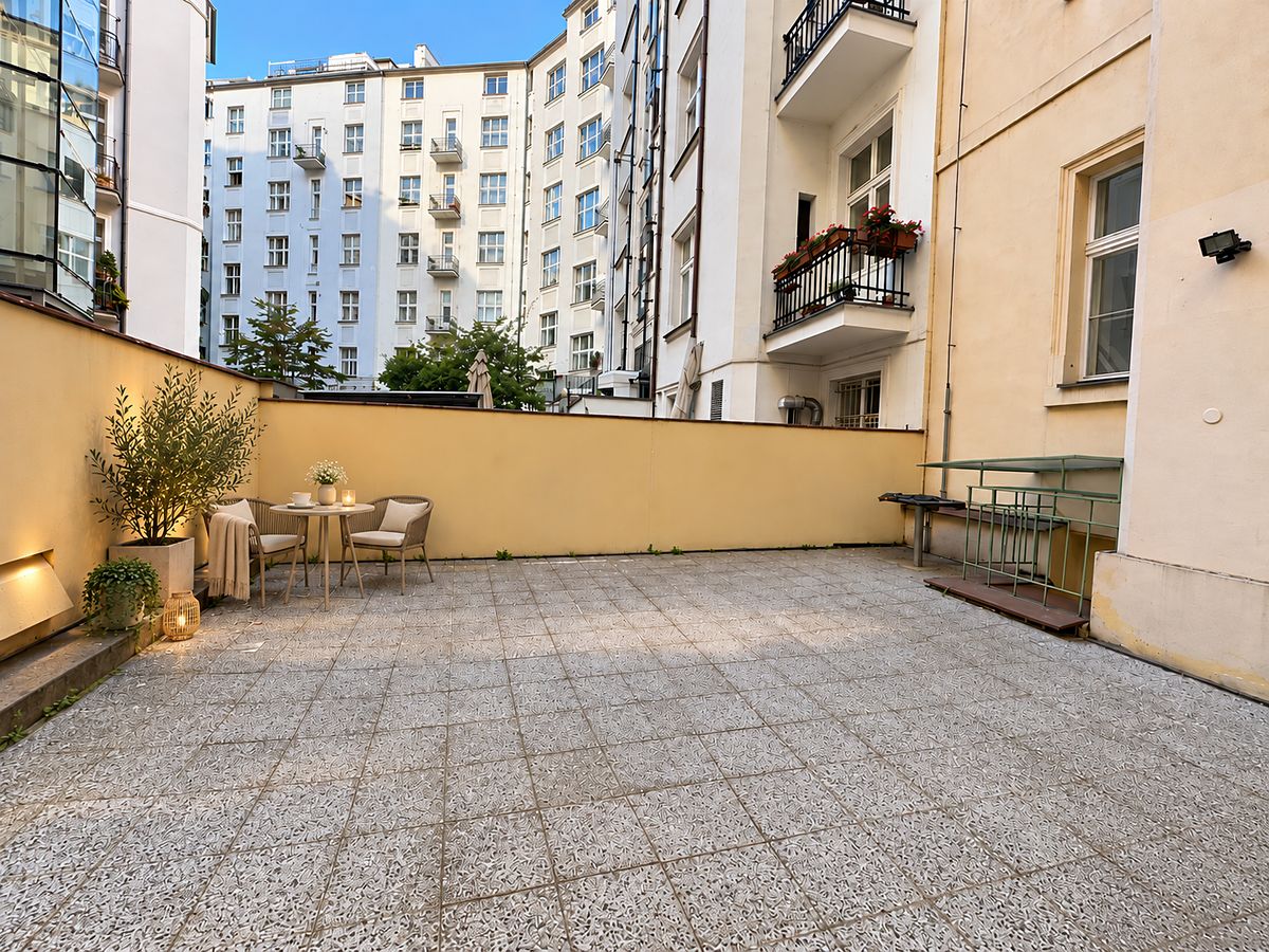 Pronájem obchodního prostoru 22 m² – fotografie 2
