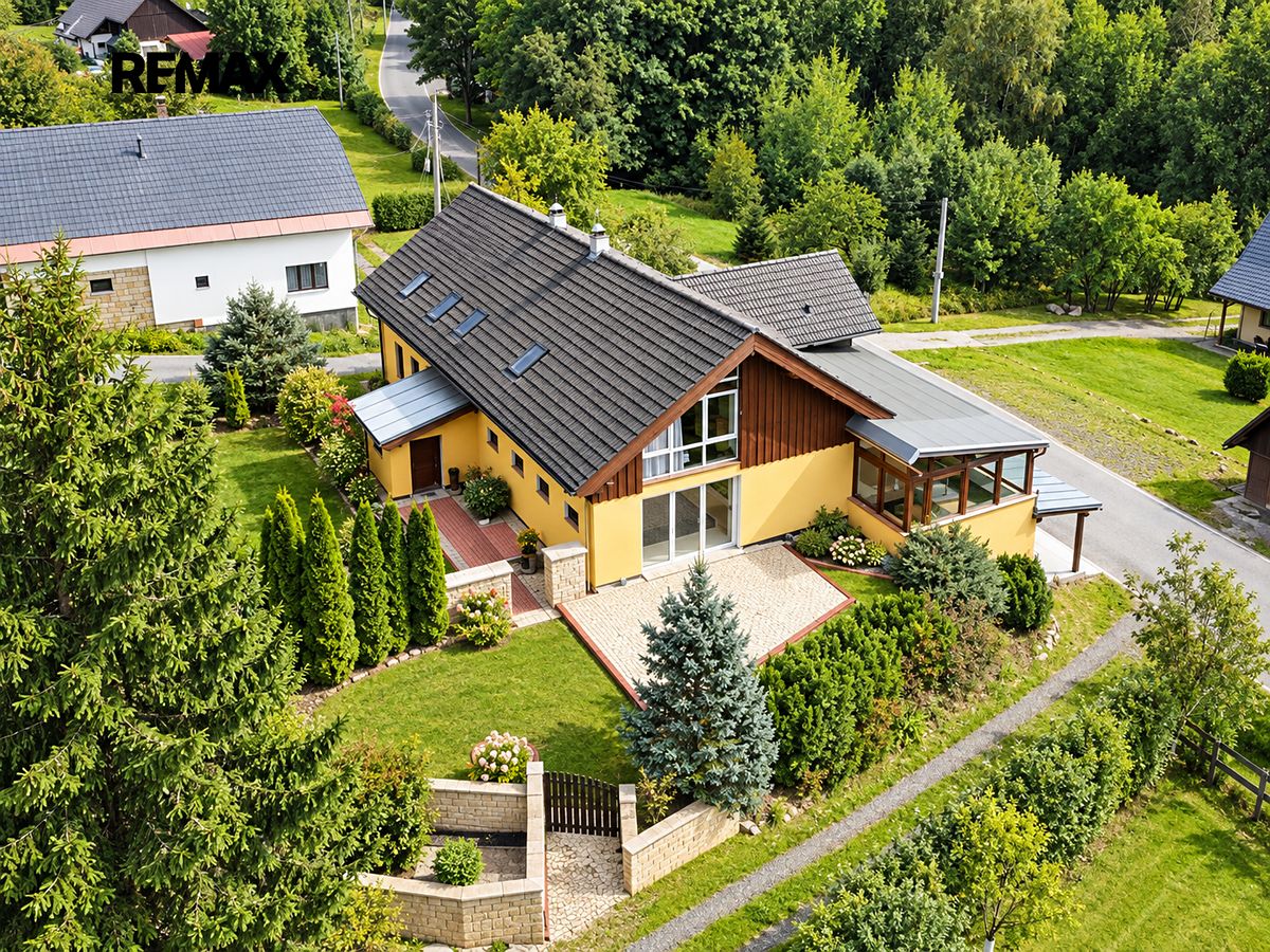Prodej rodinného domu 368 m², pozemek 1900 m²