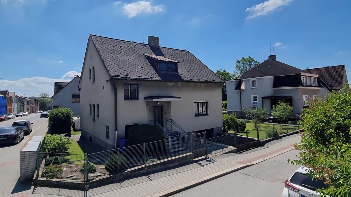 Prodej rodinného domu 171 m², pozemek 605 m² – fotografie 3