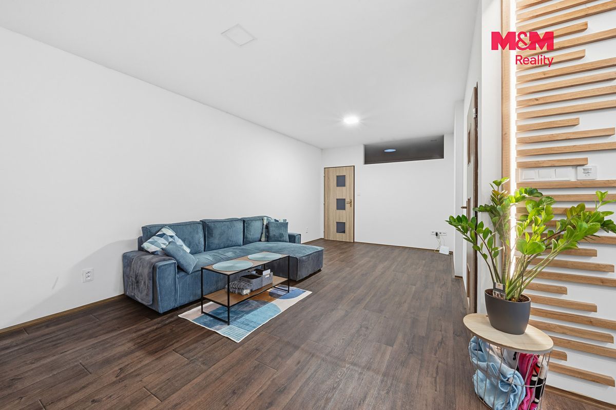 Prodej rodinného domu 454 m², pozemek 1395 m² – fotografie 2