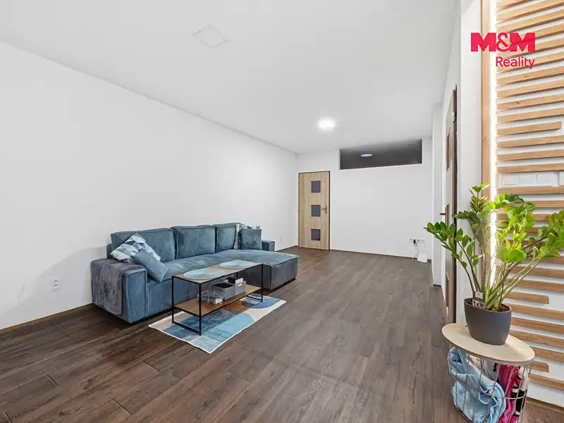Prodej rodinného domu 454 m², pozemek 1395 m², Jaroměř – náhled fotky 2