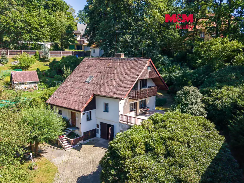 Prodej rodinného domu 220 m², pozemek 1353 m²