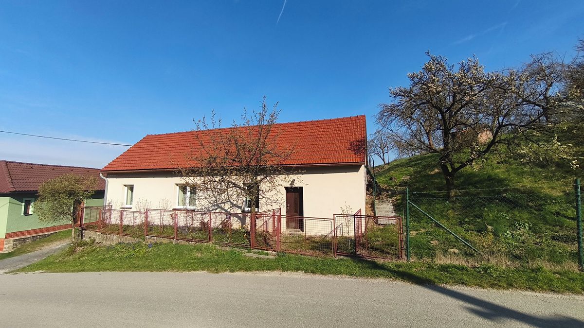 Prodej rodinného domu 142 m², pozemek 1048 m²