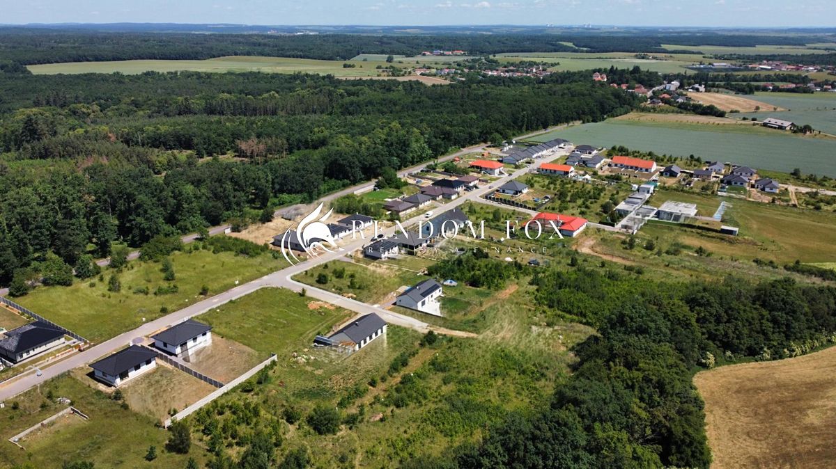 Prodej stavebního pozemku 750 m² – fotografie 2