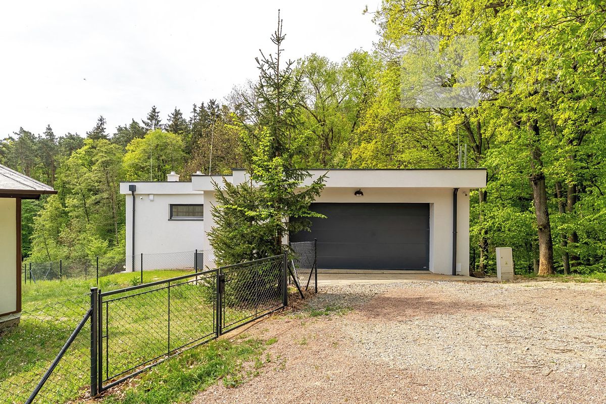 Prodej rodinného domu 256 m², pozemek 468 m² – fotografie 3