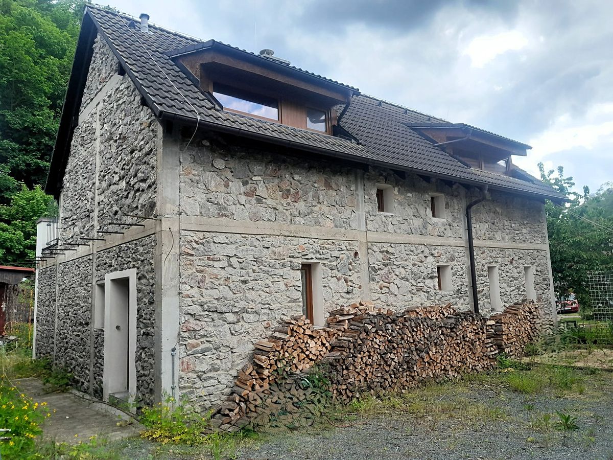 Prodej rodinného domu 290 m², pozemek 740 m² – fotografie 3