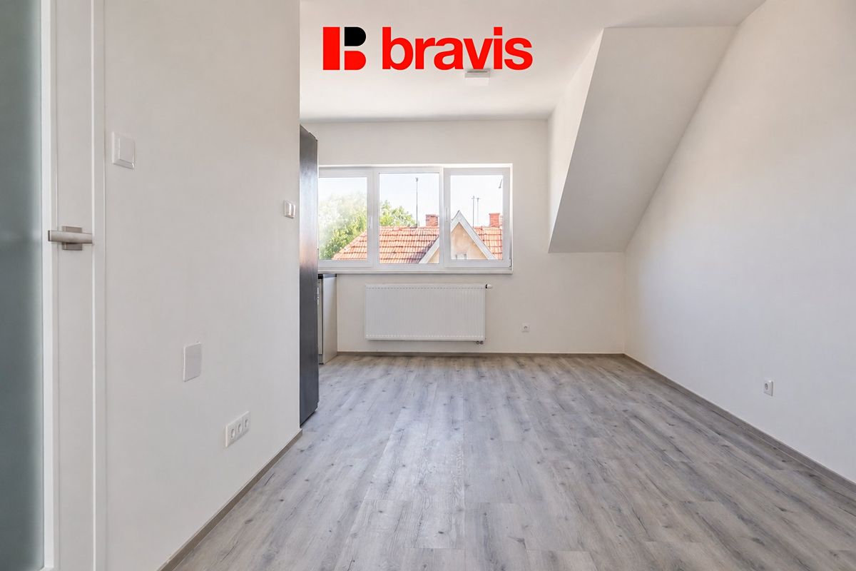 Pronájem bytu 2+kk 48 m² – fotografie 2