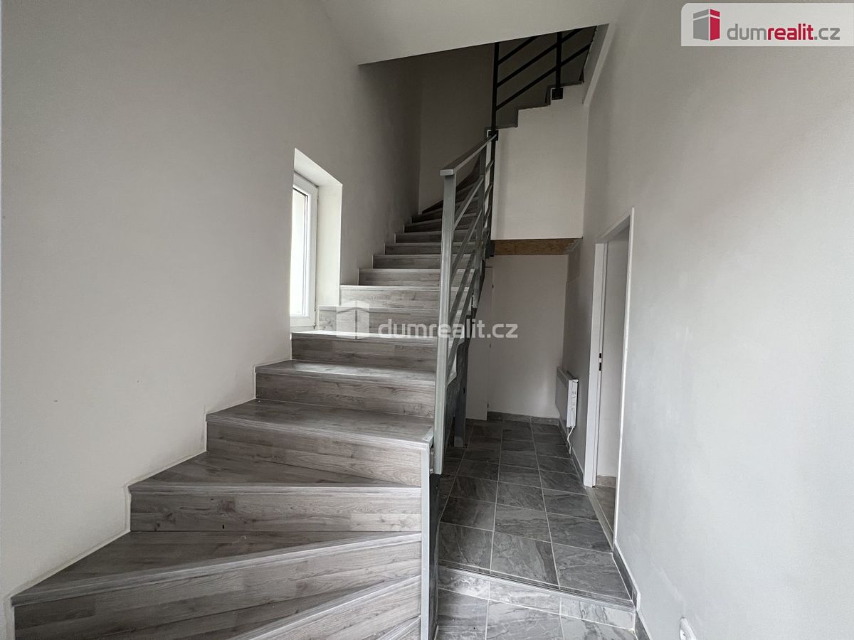 Prodej rodinného domu 249 m², pozemek 249 m² – fotografie 3
