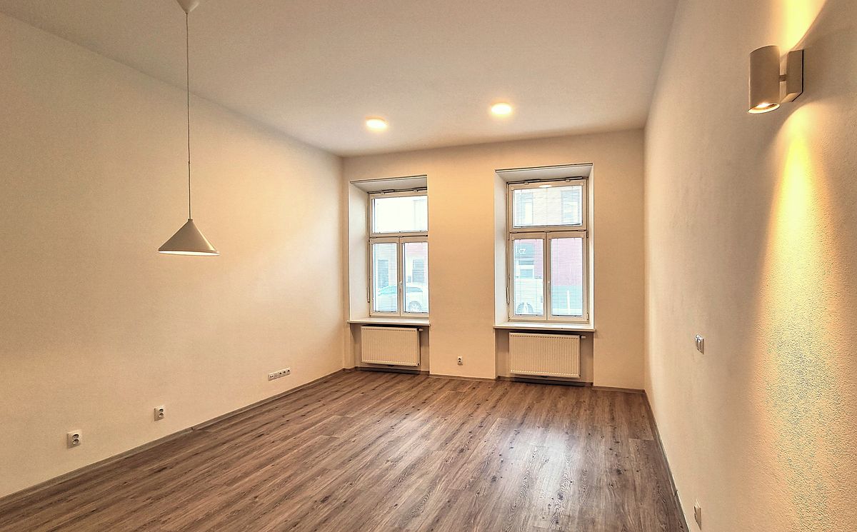 Pronájem bytu 1+kk 36 m² – fotografie 2