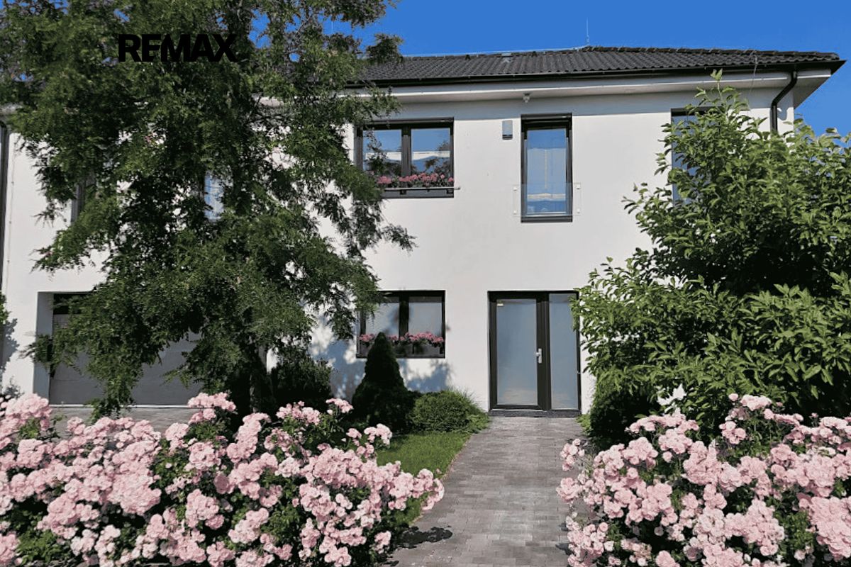 Prodej rodinného domu 233 m², pozemek 1279 m²