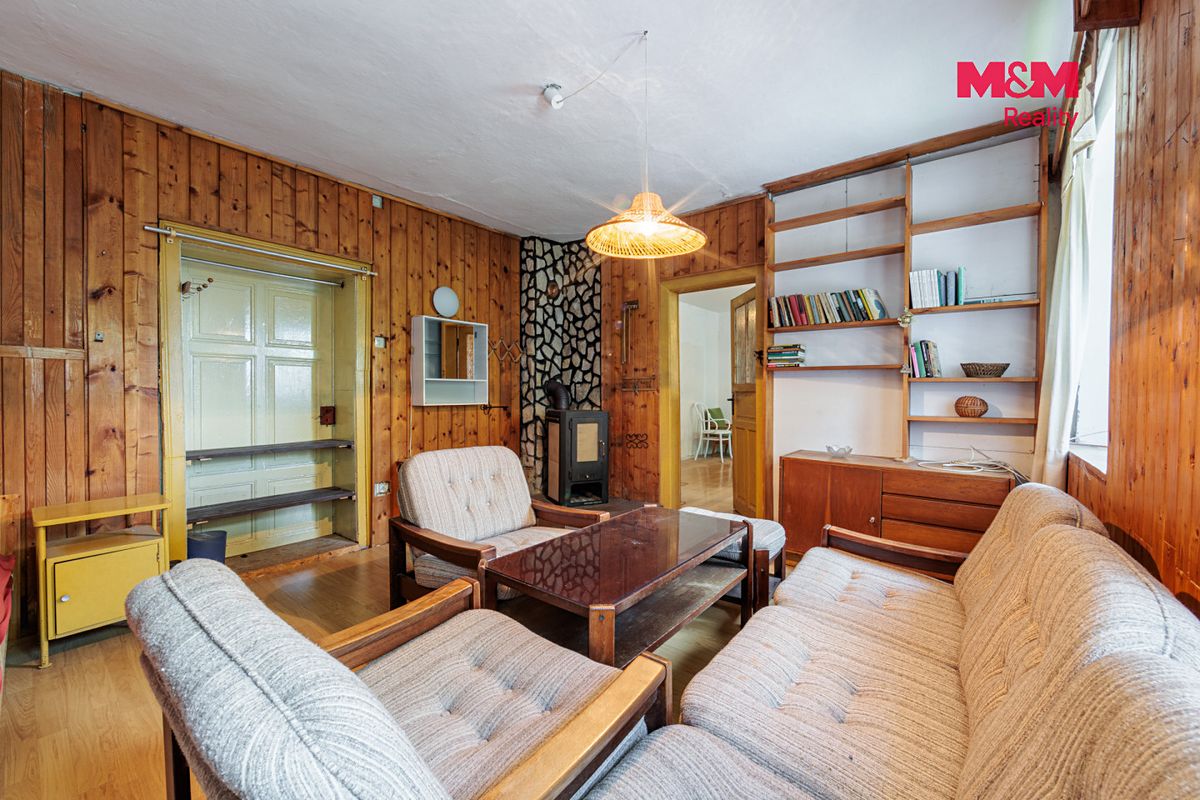 Prodej rodinného domu 205 m², pozemek 1203 m² – fotografie 2