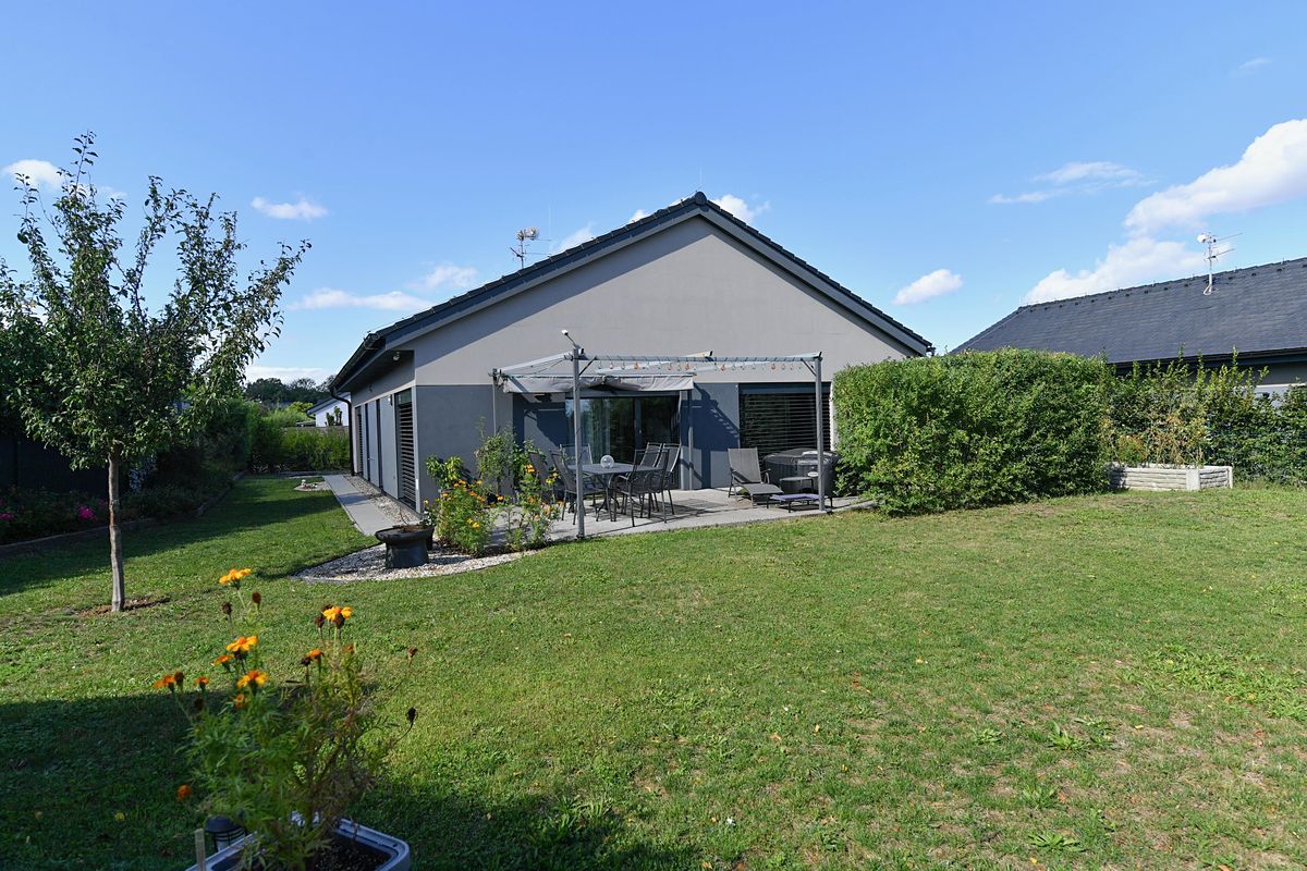 Prodej rodinného domu 101 m², pozemek 814 m² – fotografie 2