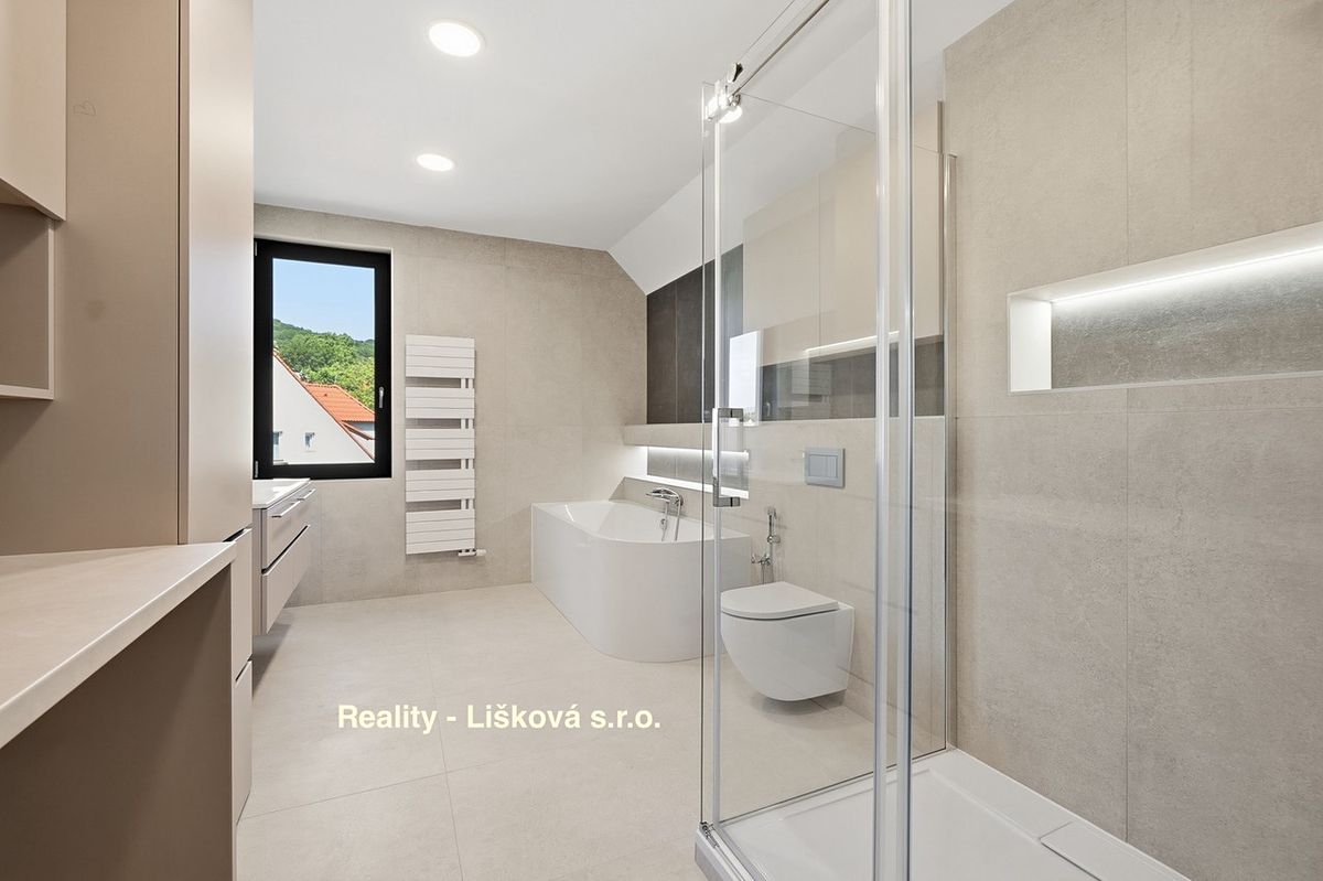 Pronájem bytu 4+kk 151 m² – fotografie 5