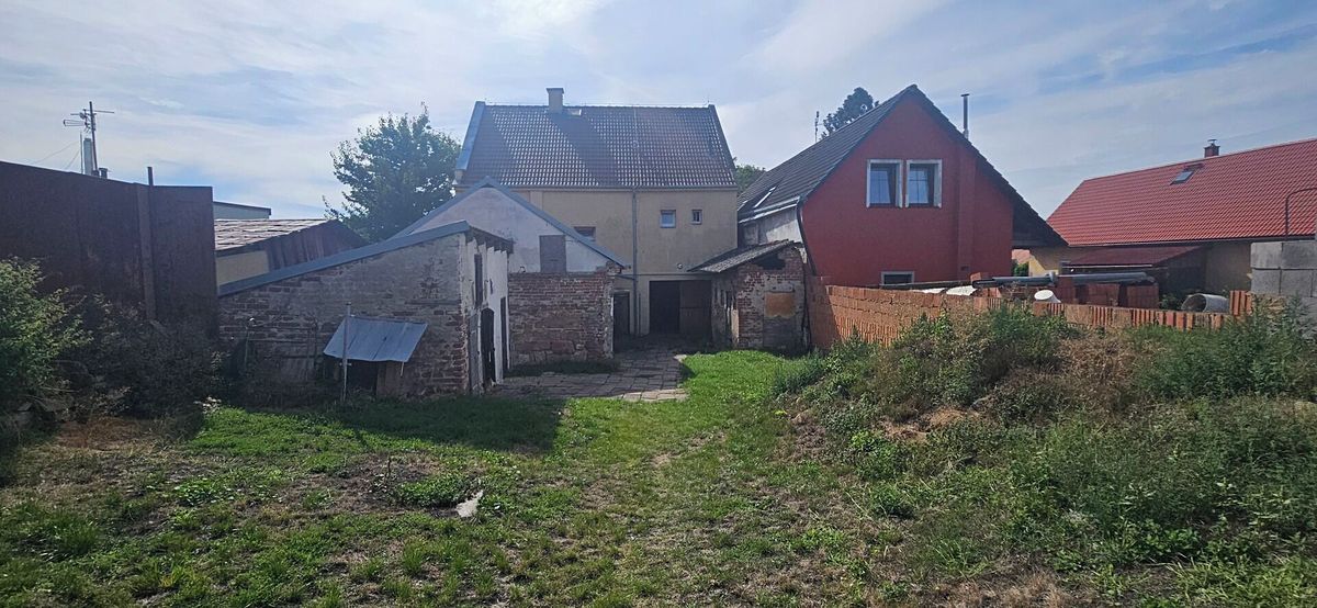 Prodej rodinného domu 338 m², pozemek 708 m² – fotografie 2