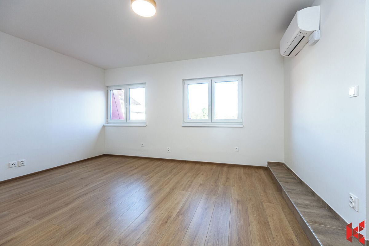 Pronájem bytu 1+kk 33 m² – fotografie 3