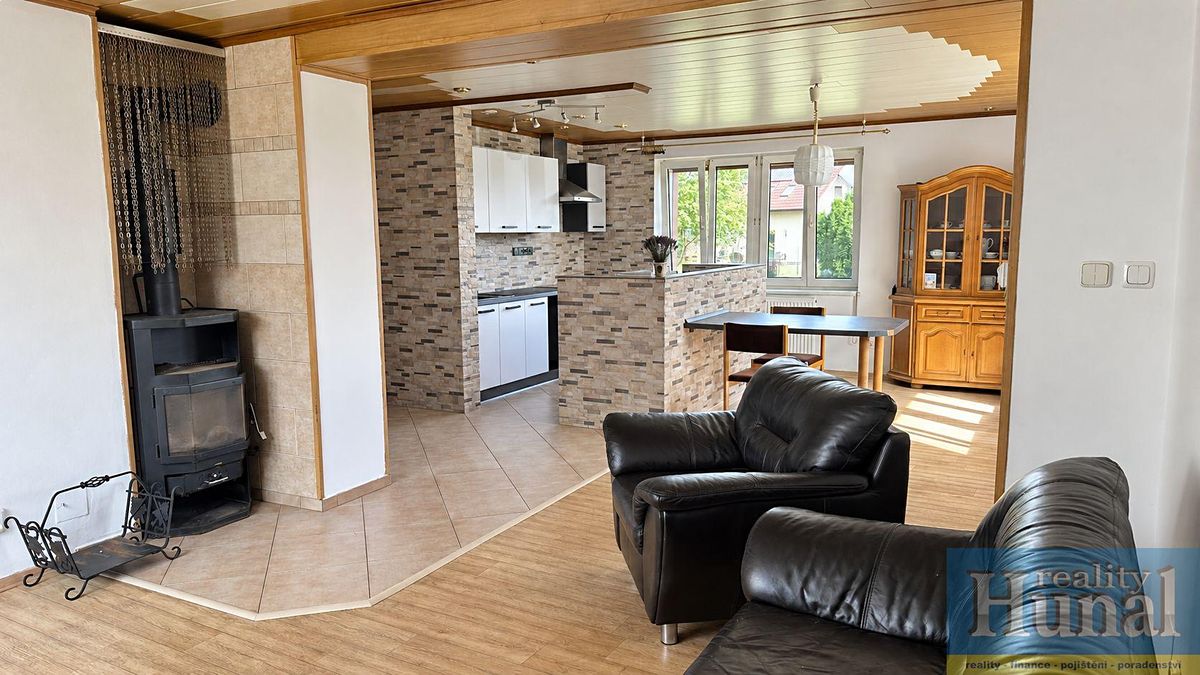 Prodej rodinného domu 222 m², pozemek 1232 m² – fotografie 5