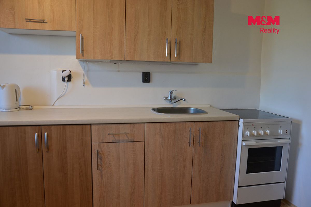Prodej rodinného domu 240 m², pozemek 1308 m² – fotografie 3