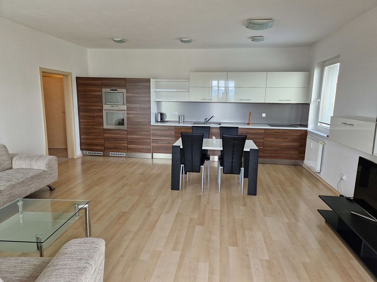 Pronájem bytu 2+kk 75 m² – fotografie 2