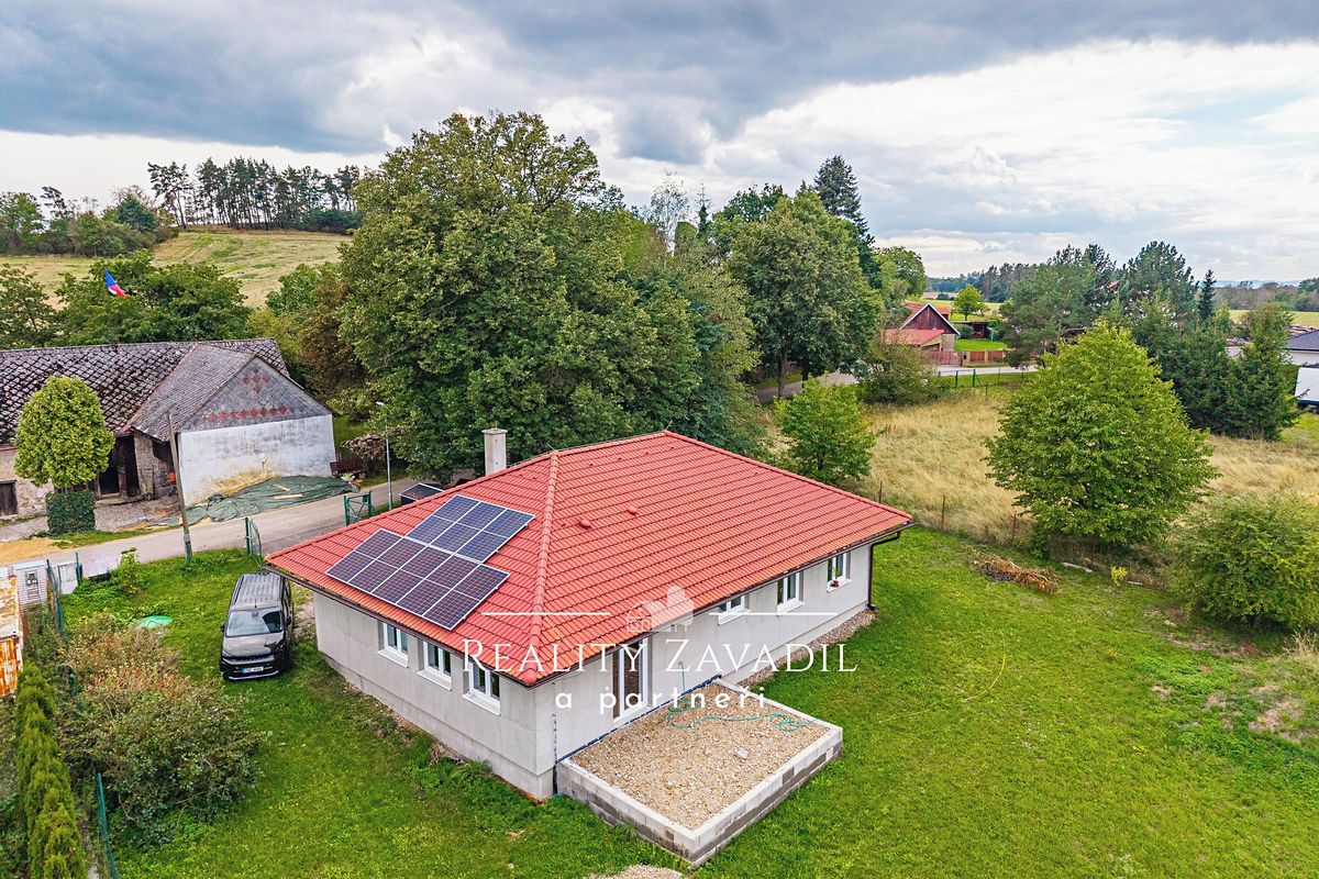 Prodej rodinného domu 135 m², pozemek 1039 m² – fotografie 2