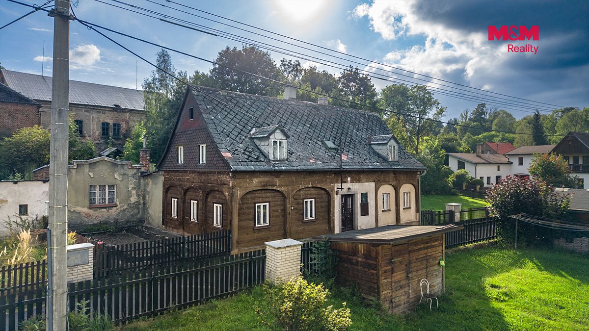 Prodej rodinného domu 220 m², pozemek 643 m² – fotografie 2