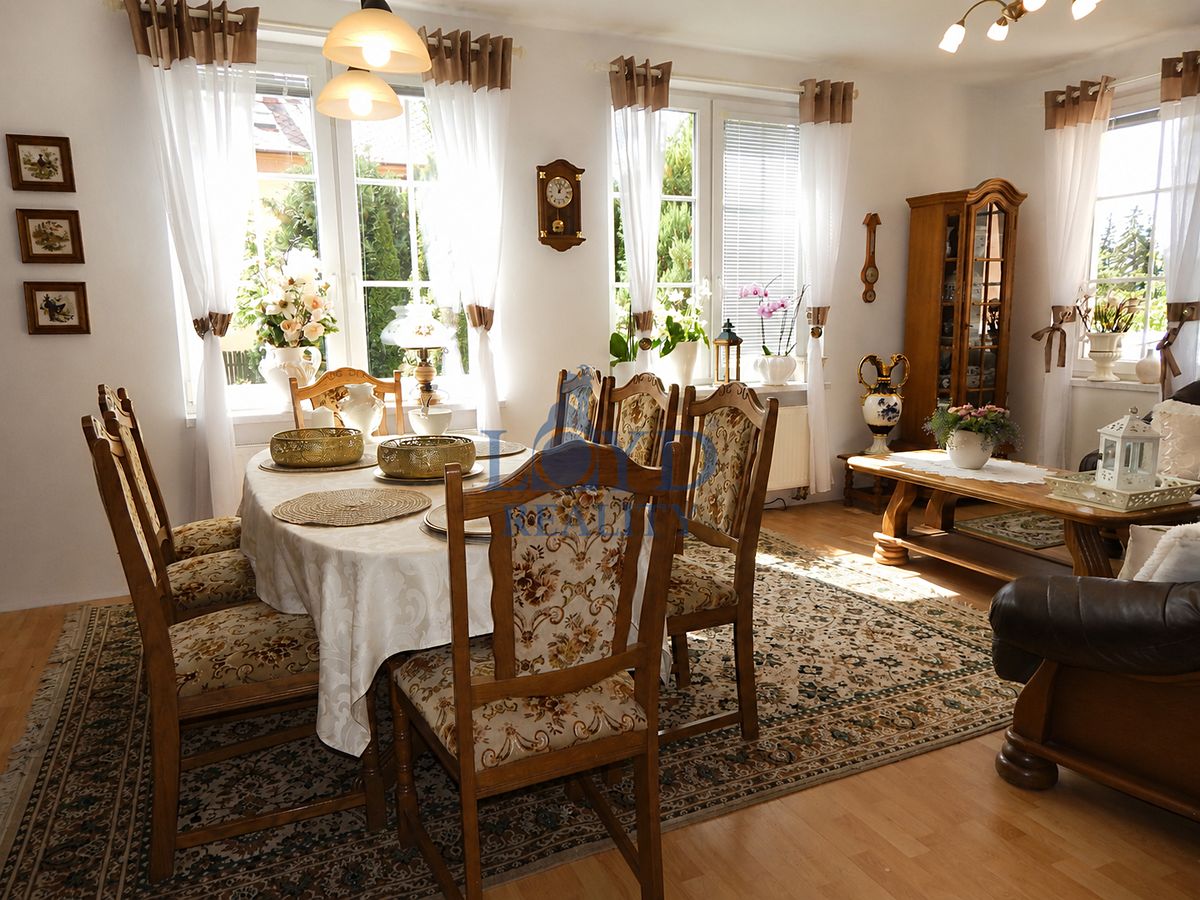 Prodej rodinného domu 210 m², pozemek 779 m² – fotografie 5