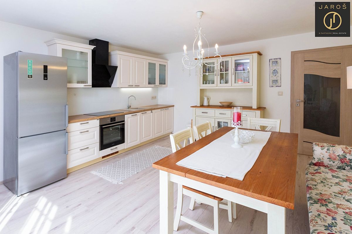 Prodej rodinného domu 350 m², pozemek 1037 m² – fotografie 3