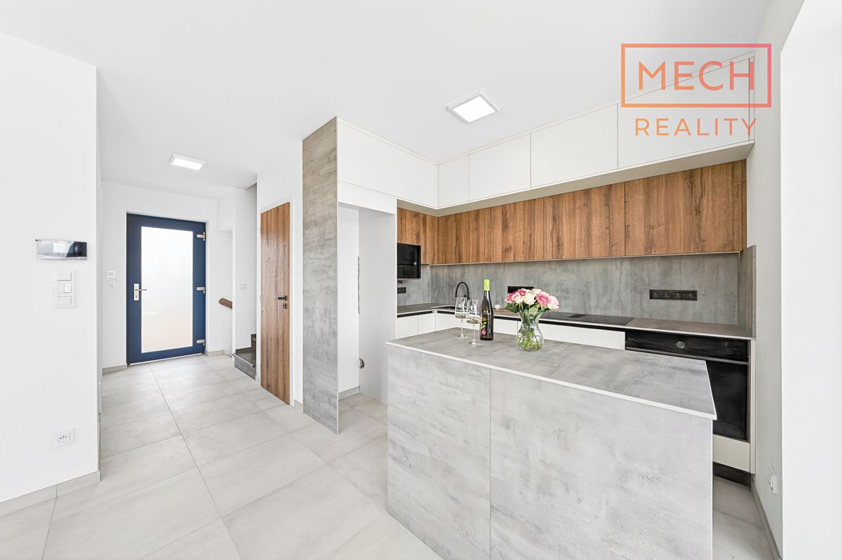 Prodej rodinného domu 100 m², pozemek 564 m² – fotografie 2
