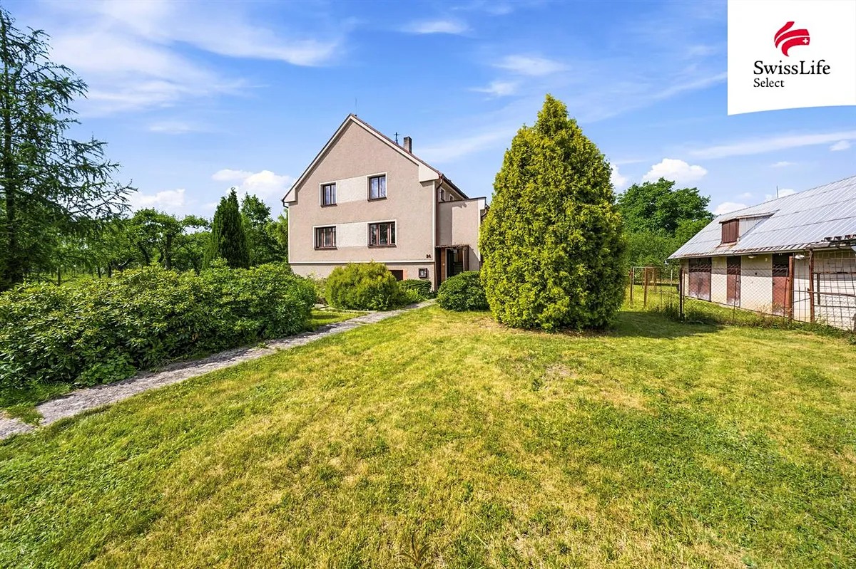 Prodej rodinného domu 325 m², pozemek 2293 m²