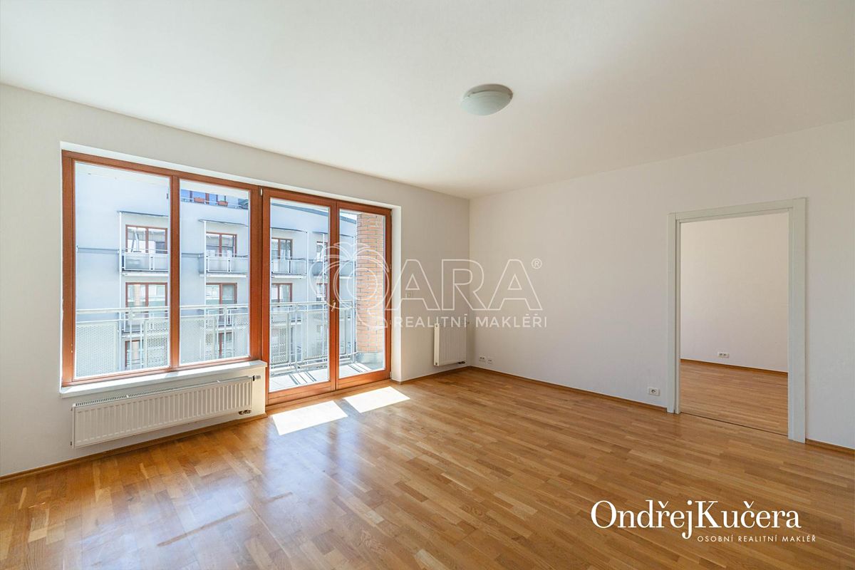 Pronájem bytu 2+kk 66 m² – fotografie 3