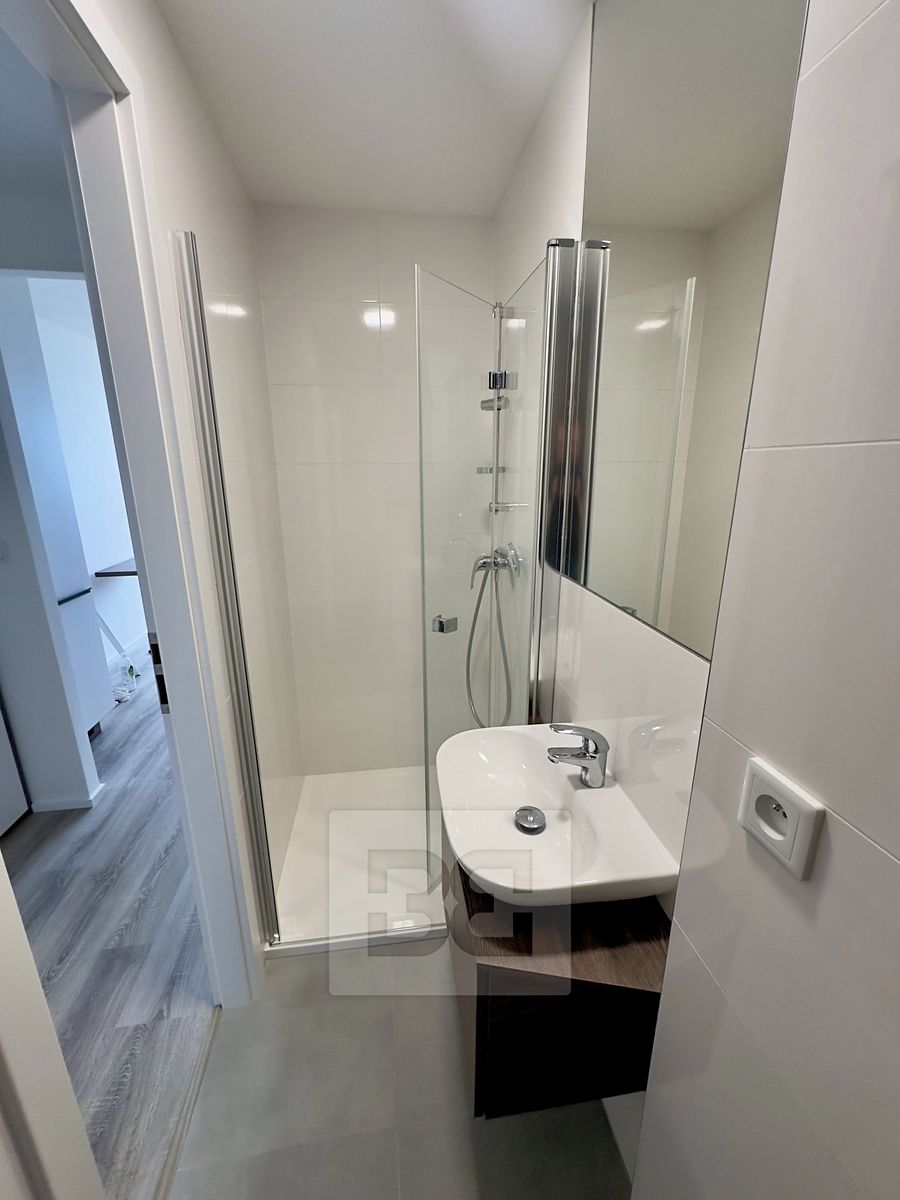 Pronájem bytu 1+kk 23 m² – fotografie 4