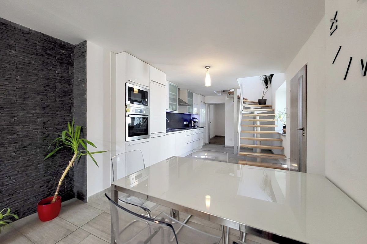 Prodej rodinného domu 160 m², pozemek 218 m² – fotografie 5