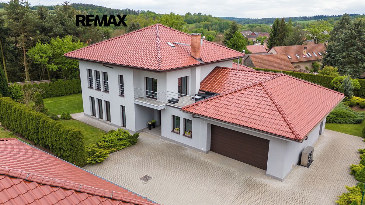 Prodej rodinného domu 634 m², pozemek 2143 m²