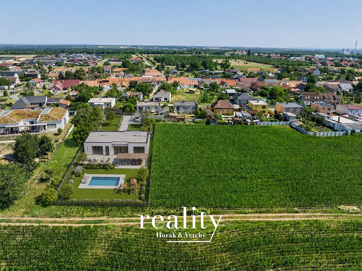 Prodej stavebního pozemku 1779 m² – fotografie 2