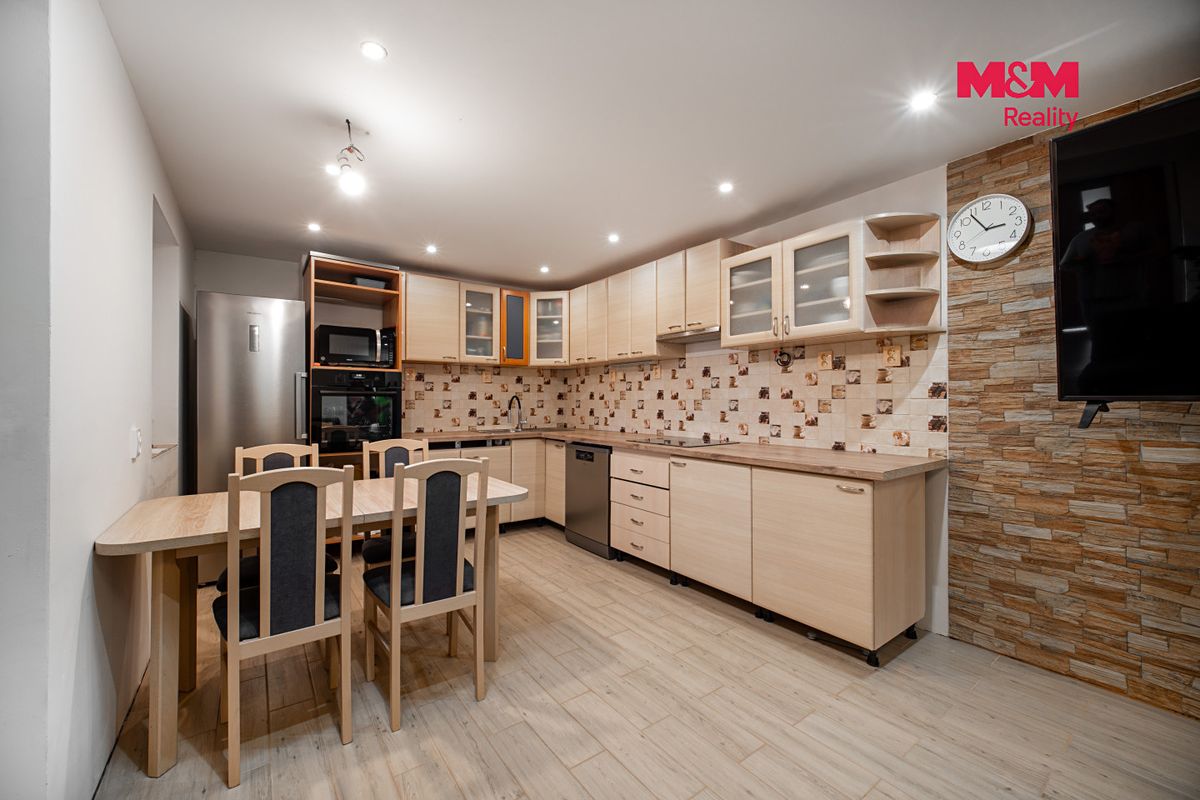 Prodej rodinného domu 150 m², pozemek 375 m² – fotografie 2